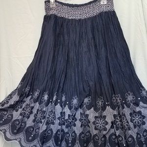🍁Flare skirt with exquisite embroidery print.